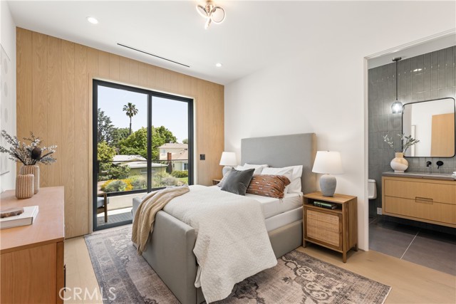 Image 12 of 38 For 13536 Morrison Street