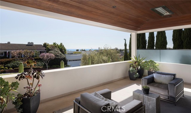 4512 Roxbury Road, Corona del Mar CA: https://media.crmls.org/medias/50449642-a135-4272-bd38-a399b3d2c072.jpg
