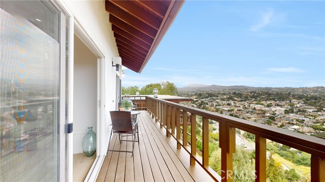 496 Crane Boulevard, Los Angeles CA: https://media.crmls.org/medias/5044acbc-aca9-4bd9-b978-31b1aee4ef32.jpg