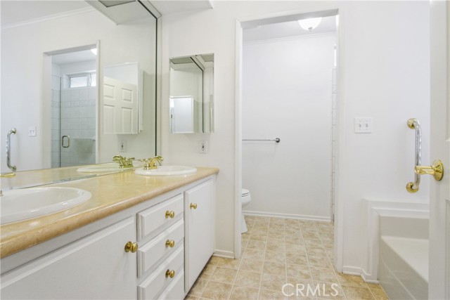 Detail Gallery Image 9 of 12 For 2545 Shadow, Santa Ana,  CA 92705 - 2 Beds | 2 Baths