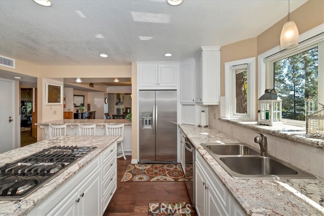 Detail Gallery Image 25 of 49 For 28065 Peninsula, Lake Arrowhead,  CA 92352 - 4 Beds | 3/1 Baths