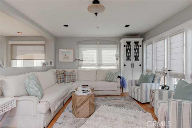 Detail Gallery Image 12 of 41 For 417 Crest Dr, Manhattan Beach,  CA 90266 - 3 Beds | 3/1 Baths