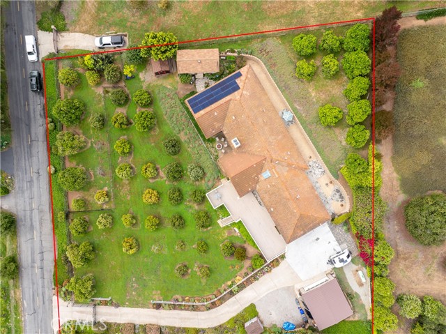 735 Del Valle Drive, Fallbrook CA: https://media.crmls.org/medias/5046eb48-e1f5-4be7-9266-616ad41e1e7f.jpg