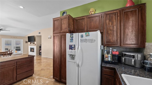 Detail Gallery Image 11 of 30 For 1204 Salem Dr, Corona,  CA 92881 - 3 Beds | 2 Baths