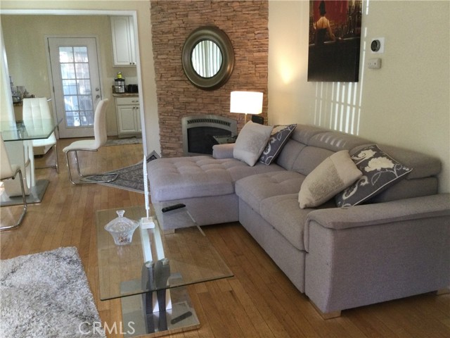 Detail Gallery Image 12 of 16 For 20957 Community St, Canoga Park,  CA 91304 - 3 Beds | 2 Baths