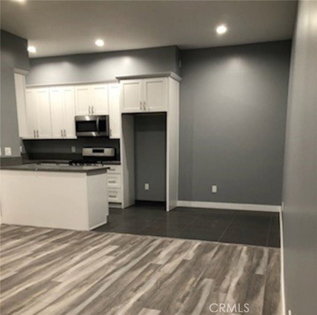 12658 Welby Way, Valley Glen CA: https://media.crmls.org/medias/50480b9c-043d-47e0-8900-1e1e9850b311.jpg