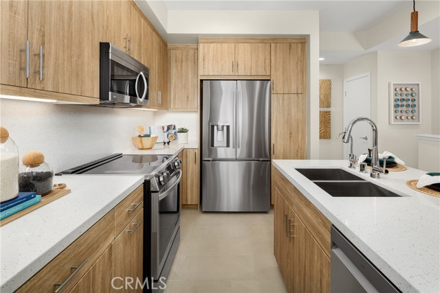 Detail Gallery Image 2 of 6 For 11722 Arkansas St #B,  Artesia,  CA 90701 - 3 Beds | 3 Baths