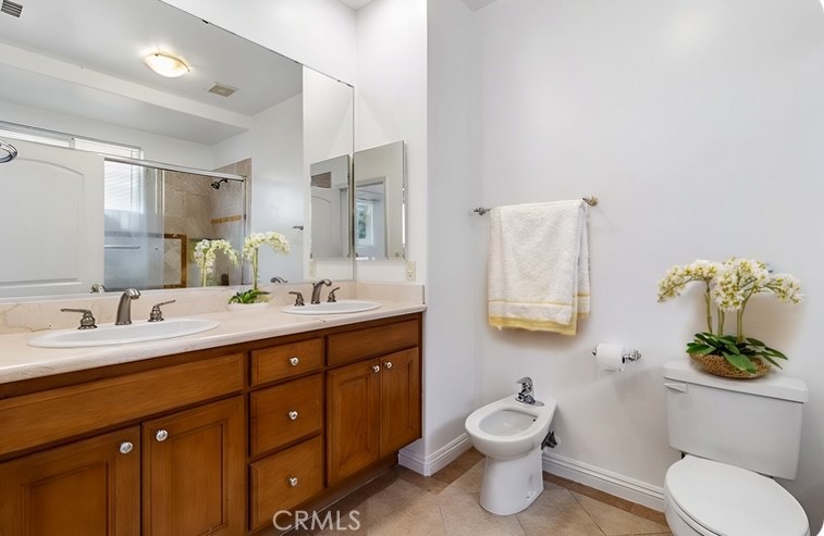https://media.crmls.org/medias/50492e00-b043-4b73-8e48-7244d6a3be38.jpg?preset=X-Large