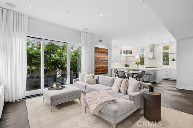 3731 5th Avenue, Corona del Mar CA: https://media.crmls.org/medias/5049b9e4-f426-4d22-9687-fad7e33e0255.jpg