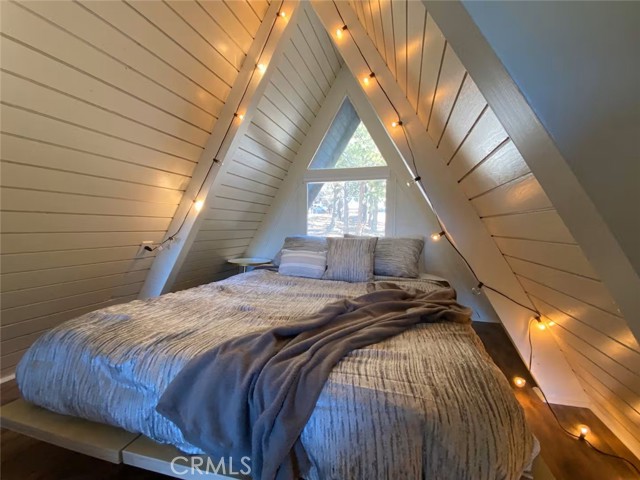 33012 Donner, Running Springs, CA 92308