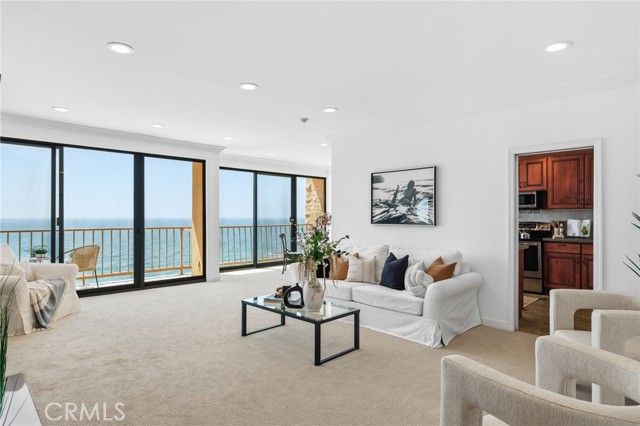 727 Esplanade, Redondo Beach, California 90277, 2 Bedrooms Bedrooms, 0 ,2 BathroomsBathrooms,Residential,For Sale,Esplanade,0,SB26097055