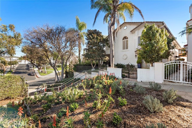 Detail Gallery Image 9 of 28 For 322 Jasmine Ave, Corona Del Mar,  CA 92625 - 4 Beds | 2 Baths