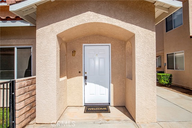 Detail Gallery Image 3 of 39 For 43473 30th St #4,  Lancaster,  CA 93536 - 3 Beds | 2/1 Baths