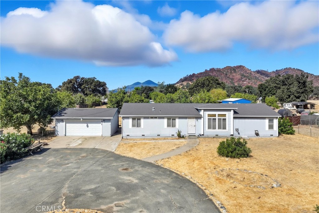 2835 Robin Lane