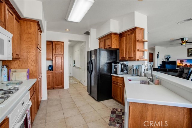 Detail Gallery Image 15 of 43 For 7495 Canyon Dr, Yucca Valley,  CA 92284 - 3 Beds | 2 Baths