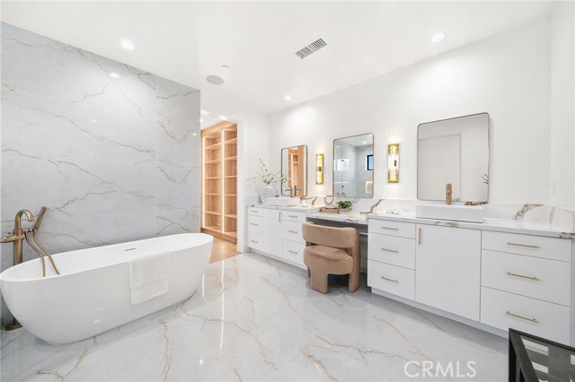 5945 Hesperia Avenue, Encino CA: https://media.crmls.org/medias/504cfdf0-eb2a-4eae-8dea-400b19c12f9e.jpg