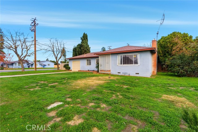 Detail Gallery Image 4 of 44 For 2410 S Locust, Visalia,  CA 93277 - 2 Beds | 1 Baths