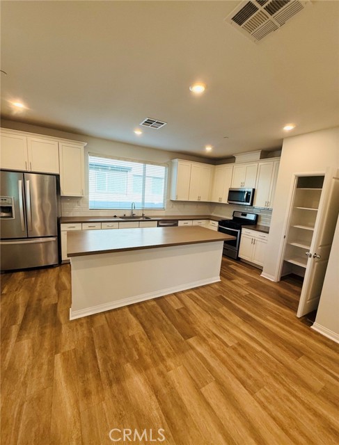 Front Image Thumbnail for CRSR26078368