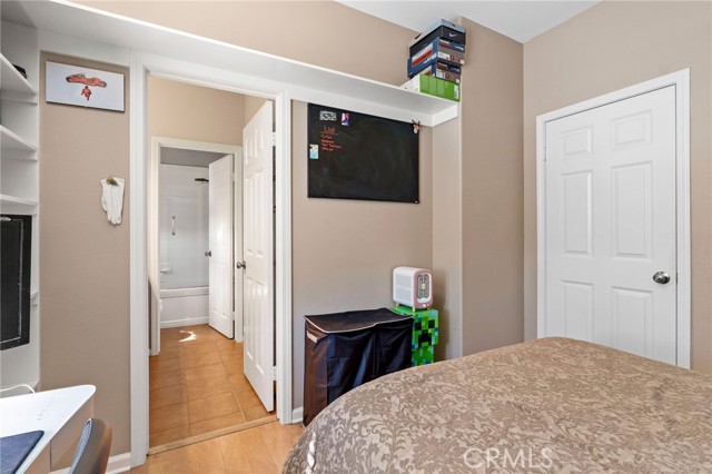Detail Gallery Image 22 of 41 For 24014 Bridgeport Ln #42,  Valencia,  CA 91355 - 3 Beds | 3 Baths