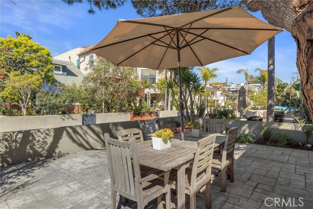 66 16th Street, Hermosa Beach, California 90254, 4 Bedrooms Bedrooms, ,2 BathroomsBathrooms,Residential,Sold,16th Street,SB25047715