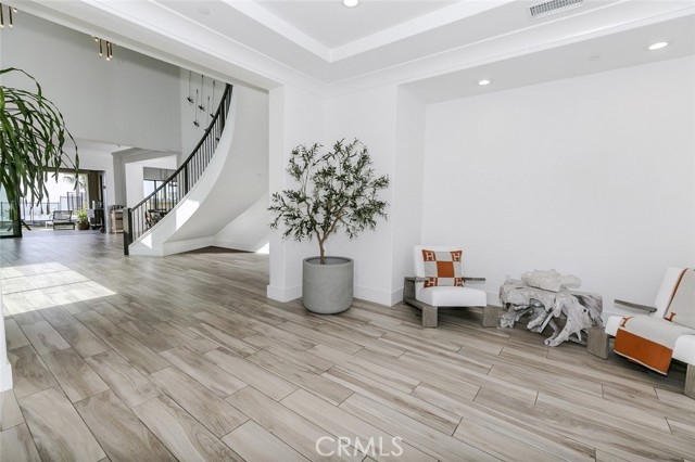 Detail Gallery Image 11 of 69 For 20300 W Windsor Ln, Northridge,  CA 91326 - 5 Beds | 6 Baths