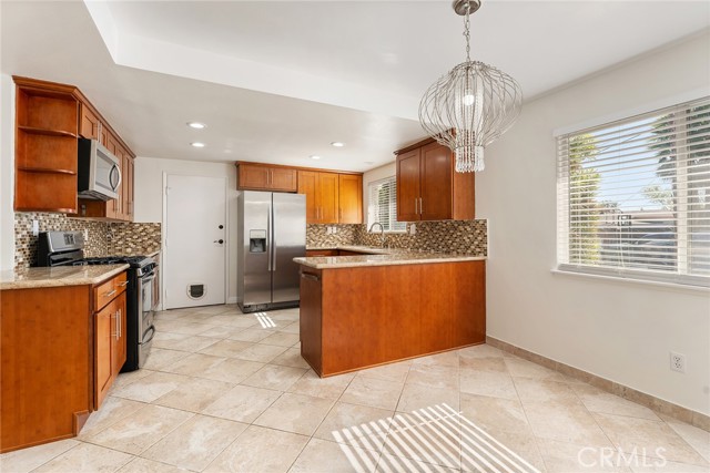 Detail Gallery Image 10 of 30 For 5618 Wilhelmina Ave, Woodland Hills,  CA 91367 - 3 Beds | 2 Baths