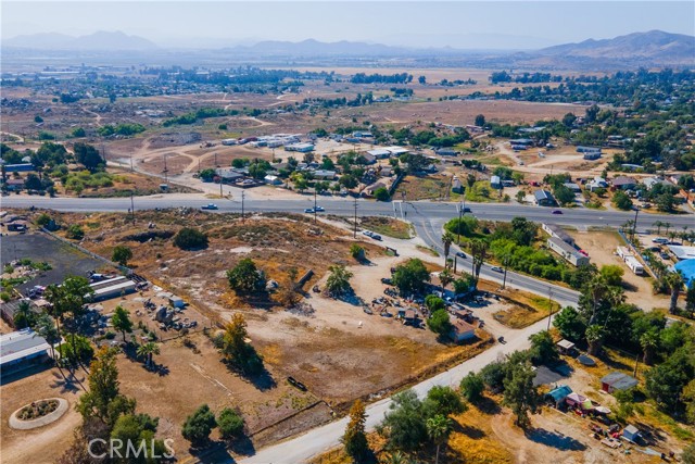 23510 Ellis Avenue, Perris CA: https://media.crmls.org/medias/50517dfe-e0f5-431b-8dc6-42a48943db26.jpg