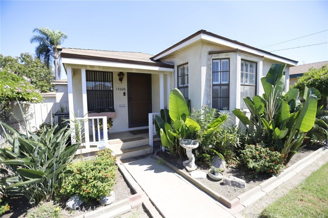 13006 Jefferson Avenue, Hawthorne CA: https://media.crmls.org/medias/5052a299-8b2b-494a-b7e7-67e2bc193591.jpg
