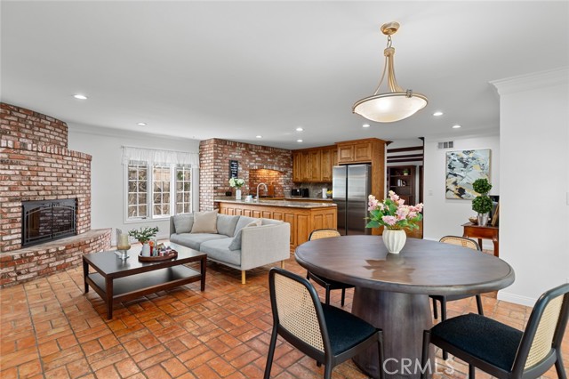 16842 Harkness Circle, Huntington Beach CA: https://media.crmls.org/medias/5053aa05-a76f-406a-a32e-877f26cf95b0.jpg