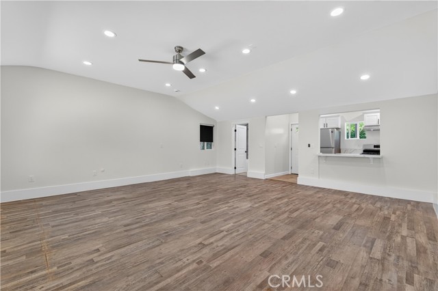 5274 Crebs Avenue, Tarzana CA: https://media.crmls.org/medias/50544e42-b4b7-41bd-a3f5-e8d2987baaff.jpg