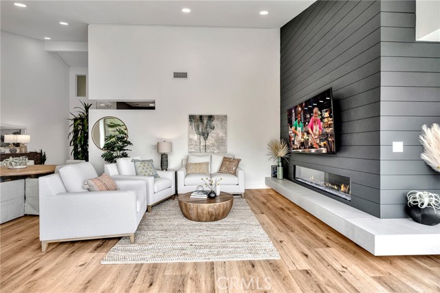Detail Gallery Image 13 of 68 For 553 Temple Hills Dr, Laguna Beach,  CA 92651 - 5 Beds | 4/1 Baths