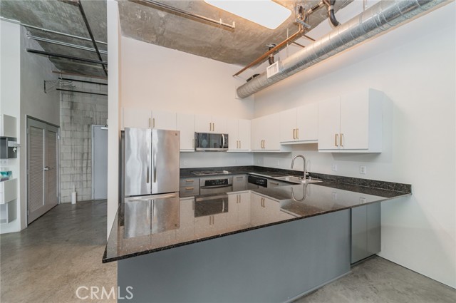 Detail Gallery Image 6 of 30 For 116 S Harbor Bld #102,  Anaheim,  CA 92805 - 2 Beds | 2/1 Baths