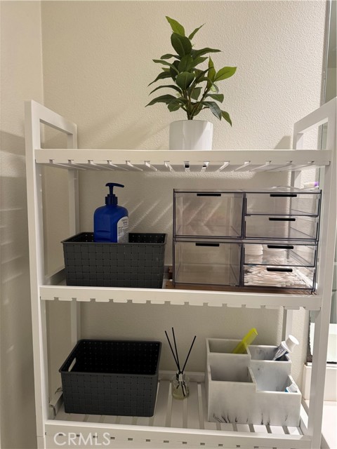 526 W Tribella Court, Santa Ana CA: https://media.crmls.org/medias/5055b4f5-5720-4a6f-a157-a7ec96d96233.jpg