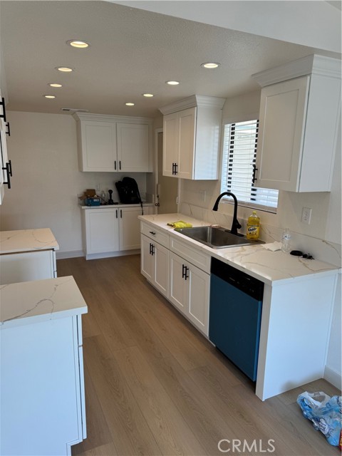 Detail Gallery Image 3 of 8 For 5111 El Circulo, Oceanside,  CA 92056 - 2 Beds | 2 Baths