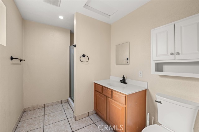 40 Country Wood Drive, Phillips Ranch CA: https://media.crmls.org/medias/5056a8b6-cb5b-41da-9235-91c4e854e6dc.jpg