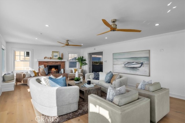 1000 The Strand, Manhattan Beach CA: https://media.crmls.org/medias/5056ecac-ed91-4835-badc-d5a939d2a19e.jpg