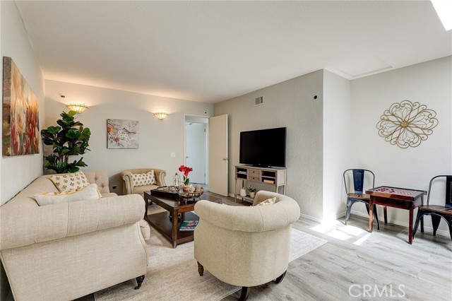 Detail Gallery Image 10 of 30 For 26134 Roymor Dr, Calabasas,  CA 91302 - 4 Beds | 3 Baths