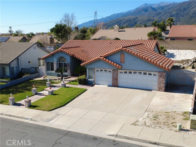 Detail Gallery Image 2 of 52 For 3834 N Silver Tree Ct, Rialto,  CA 92377 - 4 Beds | 2 Baths