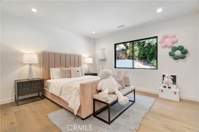 Detail Gallery Image 11 of 28 For 4830 Hasekian Dr, Tarzana,  CA 91356 - 4 Beds | 4/1 Baths