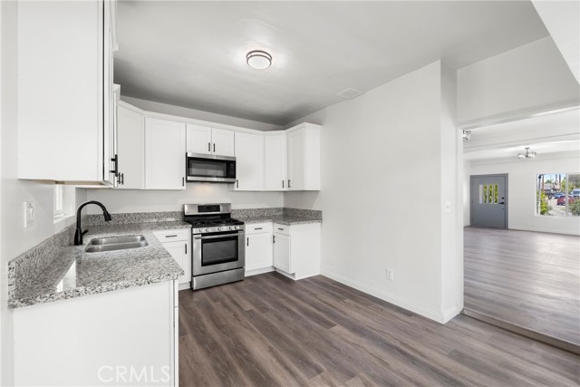 Detail Gallery Image 14 of 43 For 747 W 9th St, San Bernardino,  CA 92410 - 3 Beds | 3 Baths