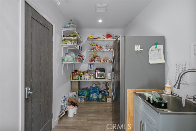 Detail Gallery Image 14 of 44 For 9600 Amboy Ave, Pacoima,  CA 91331 - 7 Beds | 6 Baths