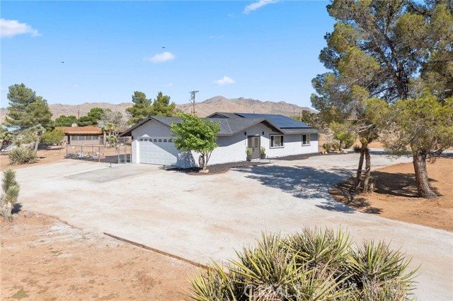 Detail Gallery Image 2 of 44 For 8215 Palomar Ave, Yucca Valley,  CA 92284 - 3 Beds | 2 Baths