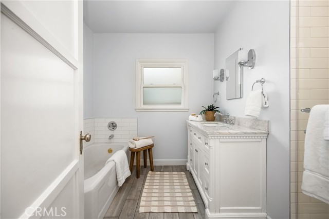 2412 Santiago Street, Santa Ana CA: https://media.crmls.org/medias/50598936-fc49-4098-8545-84f5ce521a09.jpg