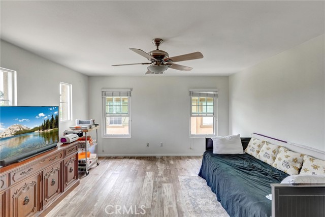 13576 Oxford Ct, Chino CA: https://media.crmls.org/medias/5059a394-aaa6-4e10-847b-e68dc45b03dc.jpg