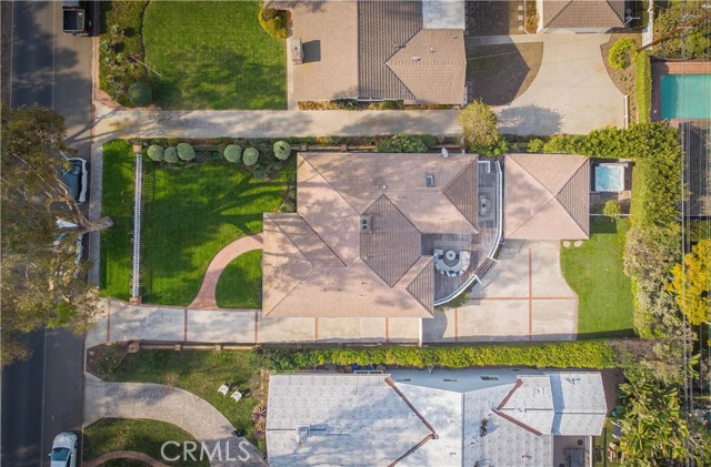 Ariel photo of front & back yard