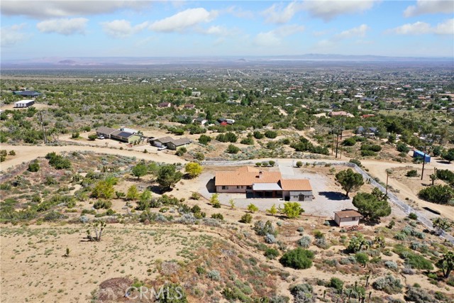 Detail Gallery Image 7 of 43 For 475 Maria Rd, Pinon Hills,  CA 92372 - 3 Beds | 2/1 Baths