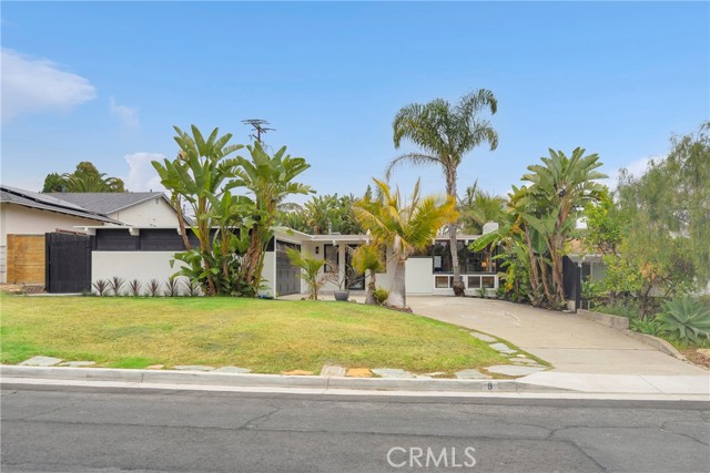 9 W Avenida Cornelio, San Clemente CA: https://media.crmls.org/medias/505b683a-e3cf-42d4-8023-d5a710d8d366.jpg