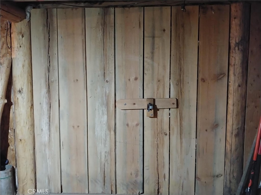https://media.crmls.org/medias/505c3b2c-772a-4c9c-9a69-815e719abfb3.jpg?preset=X-Large