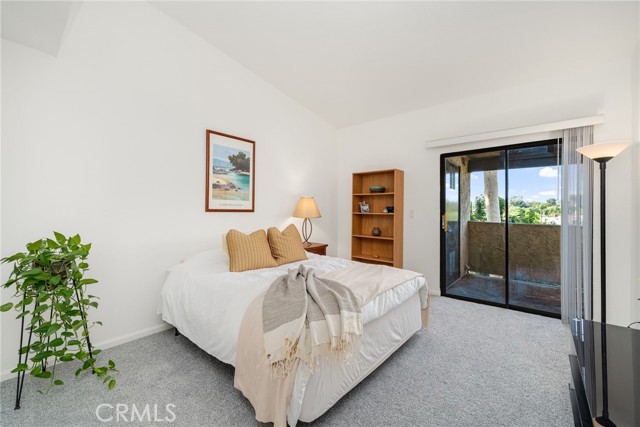 25521 Indian Hill Ln, Laguna Hills CA: https://media.crmls.org/medias/505ce21b-f92d-4d36-b8da-5969cf8a0561.jpg