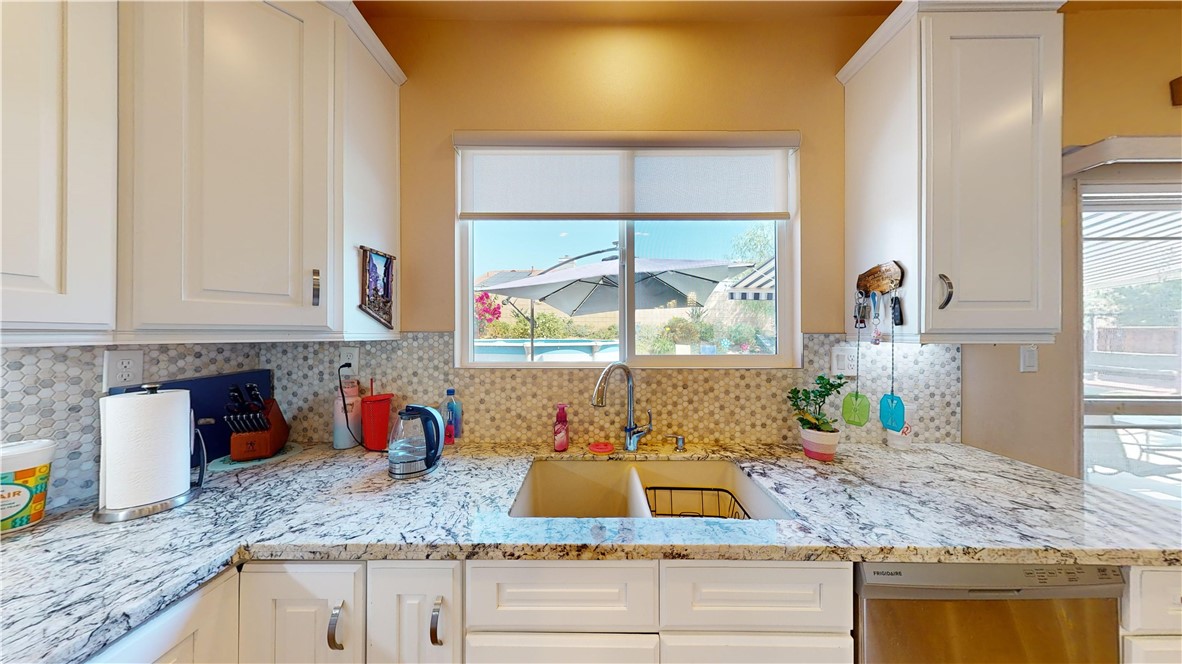 Detail Gallery Image 9 of 63 For 12058 Palos Grande Way, Moreno Valley,  CA 92557 - 4 Beds | 2/1 Baths